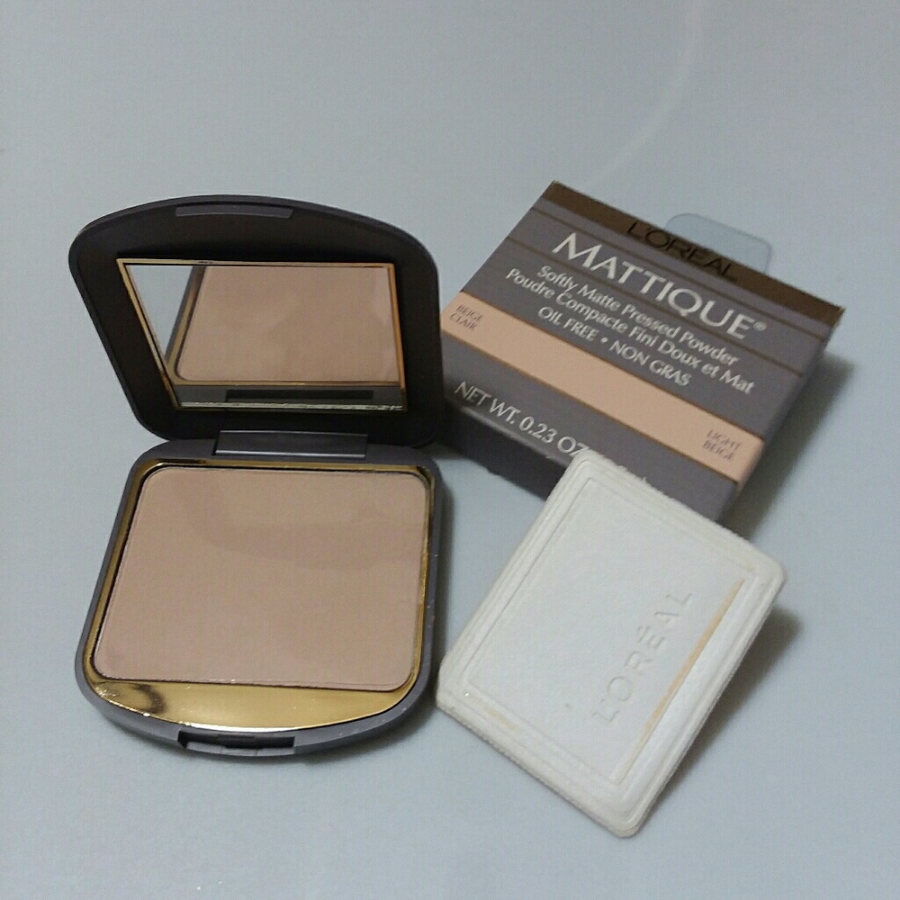 LOREAL Mattique Matte Pressed Powder LIGHT BEIGE